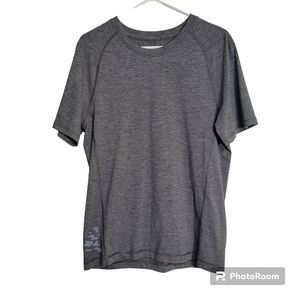 Lululemon Men's Gray Short Sleeve Tee with Reflective Design size L
